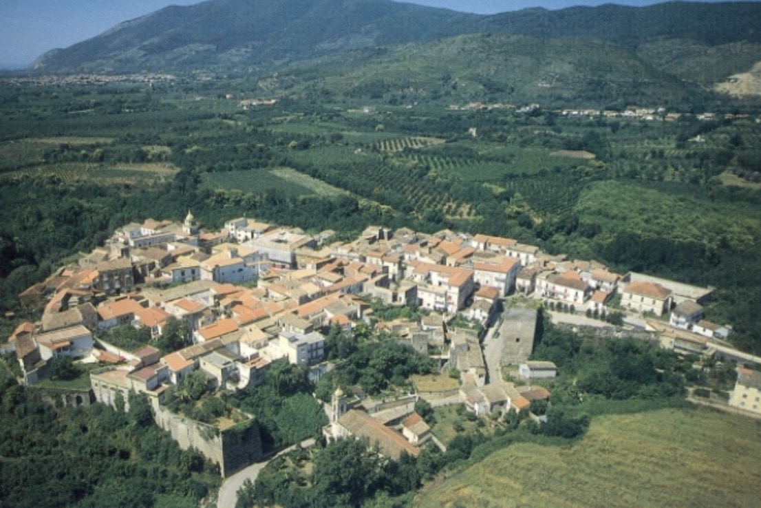 Da qui parte tutto. Casanova di Carinola, il nostro paese, la nostra famiglia, la casa di Mani in Pasta.